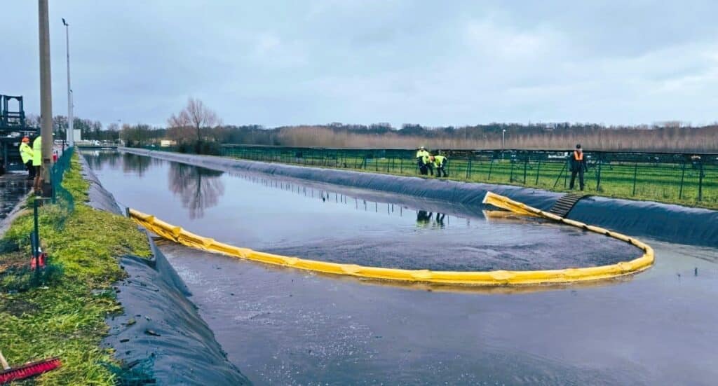 Chalutage pollution hydrocarbures avec barrage antipollution Chalutage pollution hydrocarbures avec barrage antipollution