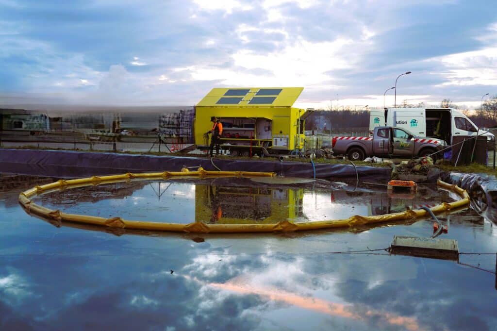 Intervention entreprise de dépollution sur bassin de rétention pollué par hydrocarbures